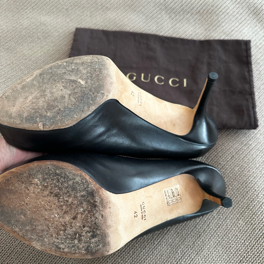 Gucci platform, peep toe heels. Size 42. Black. Only wear is on bottom. Gorgeous - Picture 4 of 6